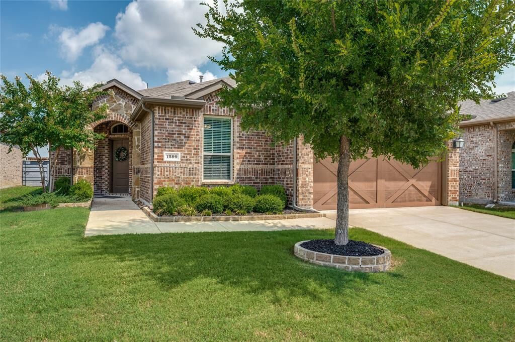 Property Photo:  1509 Summit View Lane  TX 76227 
