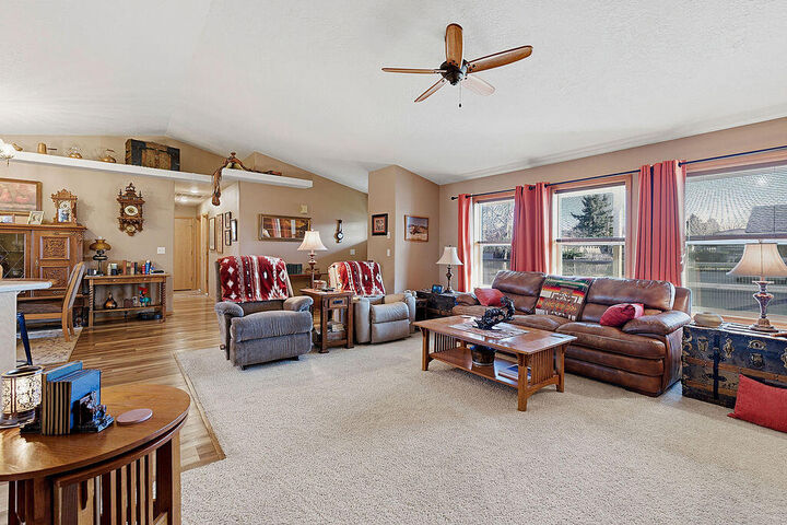 Property Photo: 1263 NE Powell Lane OR 97754