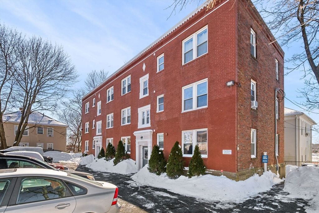 Property Photo:  6-R Hazel Ter 1  MA 01970 