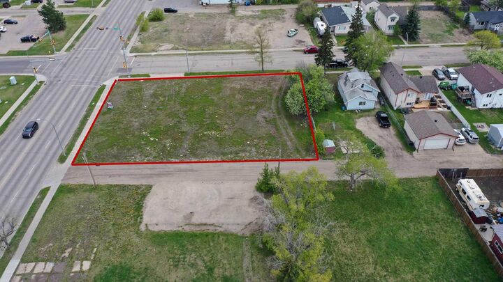 10002 94 Avenue — photo 1