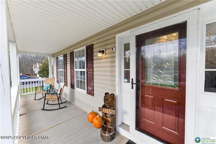 Property Photo: 2711 Oak View Lane PA 18466