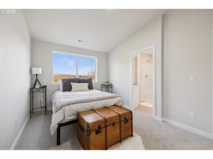 Property Photo:  1722 SE Sherrett St  OR 97202 