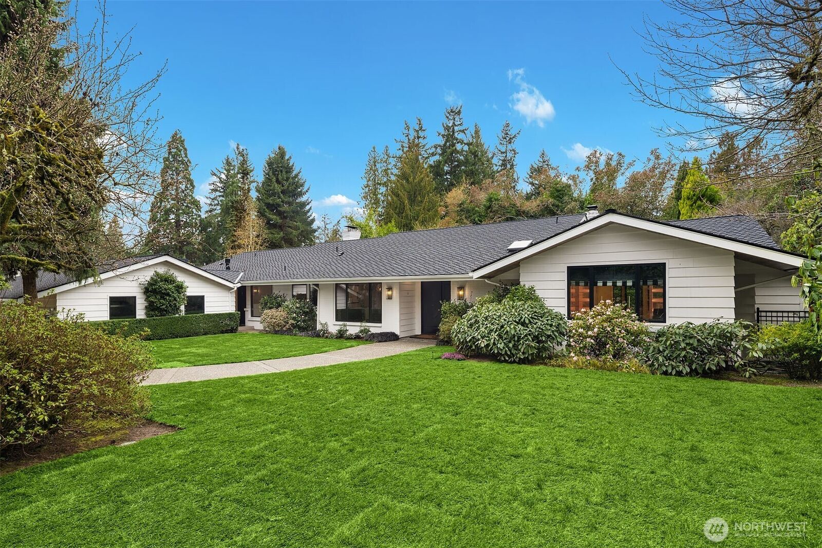 Property Photo:  1601  Evergreen Point Road  WA 98039 