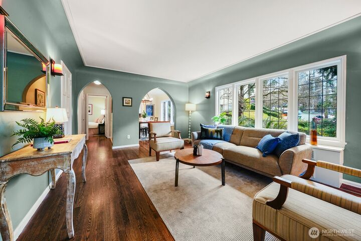 Property Photo: 750 Belmont Avenue E 5 WA 98102