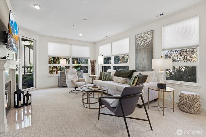 Property Photo:  615  6th Street 206  WA 98033 