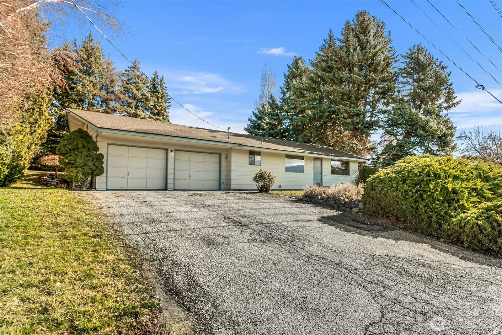 Property Photo:  655 N Kansas Avenue  WA 98802 