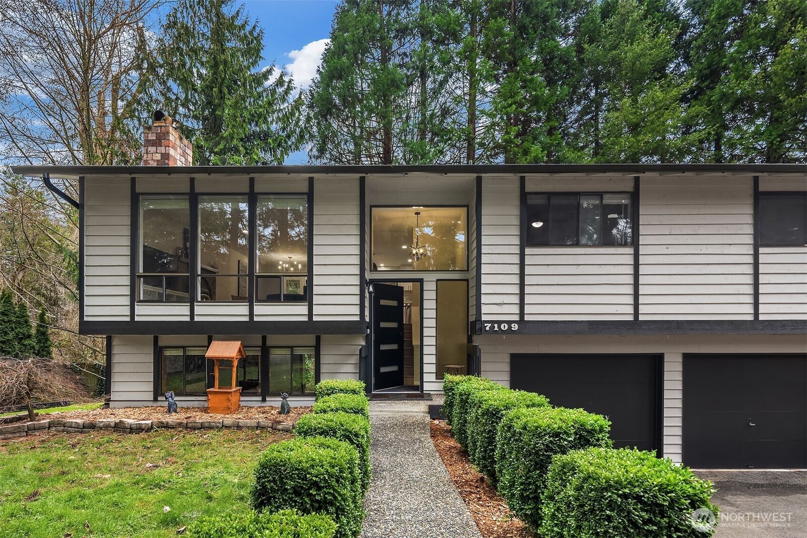 Property Photo: 7109 NE 149th Court WA 98028