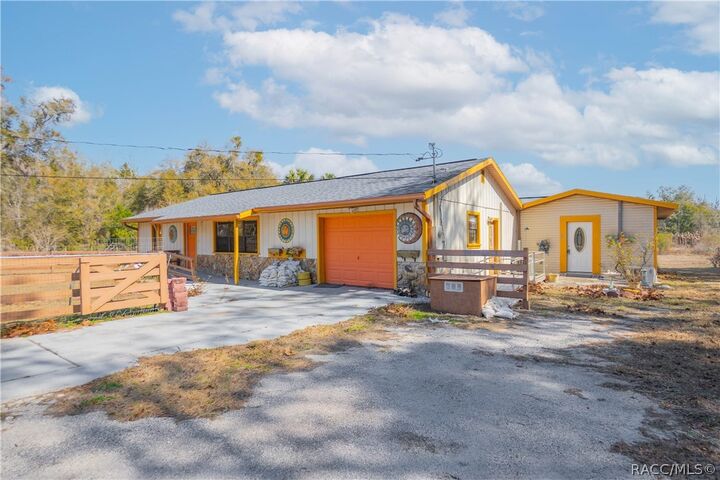 Property Photo:  1711 N Croft Avenue  FL 34453 
