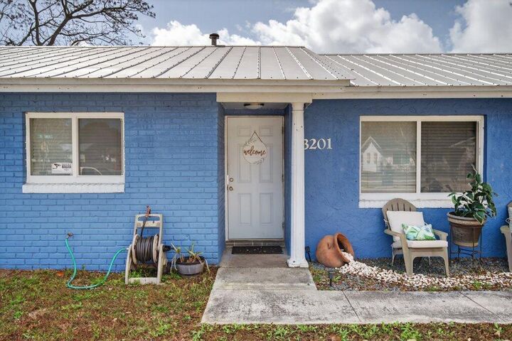 Property Photo:  3201 Kentucky Avenue  FL 34947 