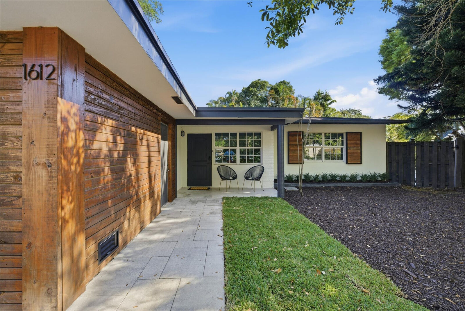 Property Photo:  1612 SW 12th Court  FL 33312 