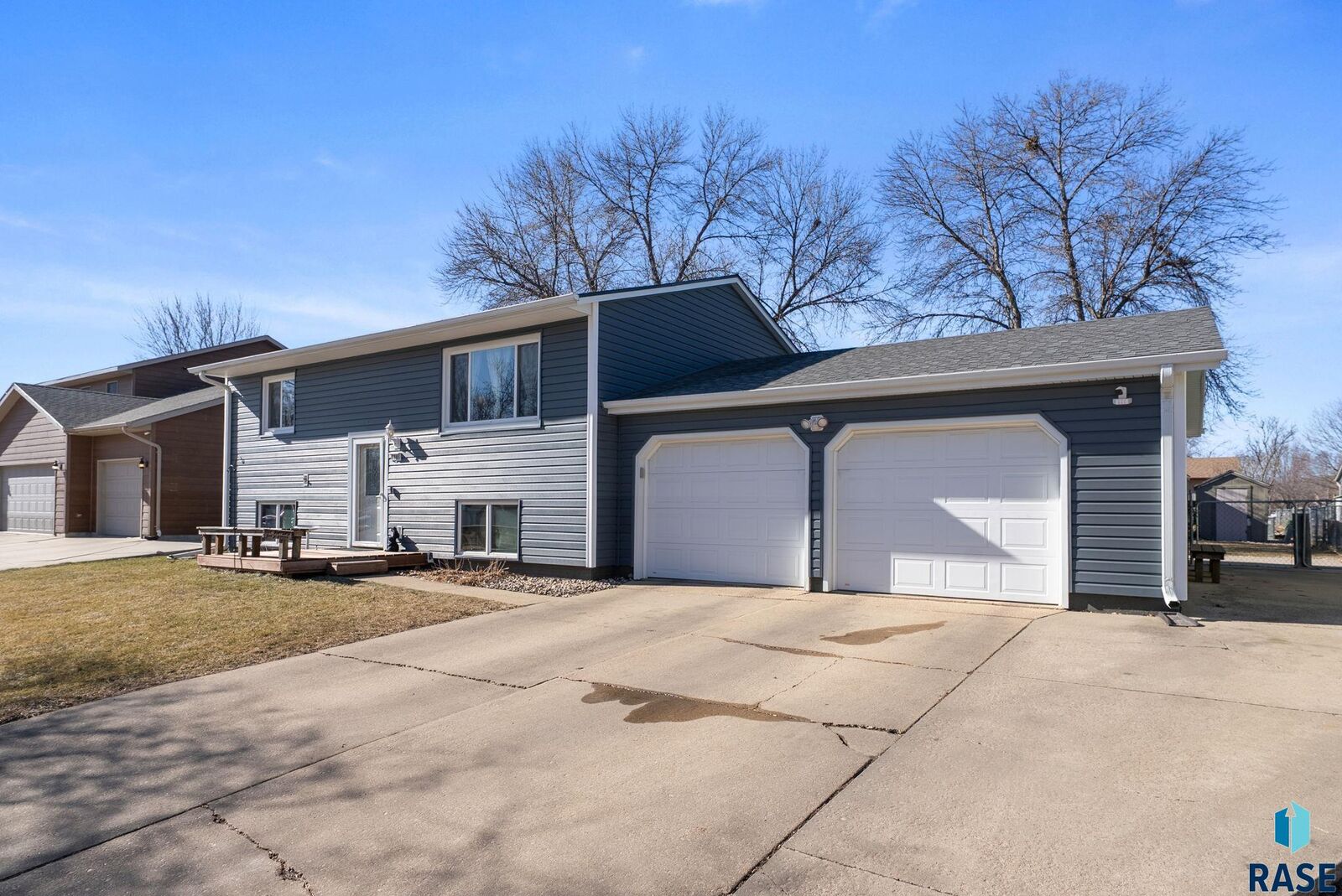 Property Photo:  5301 S Holbrook Ave  SD 57106 