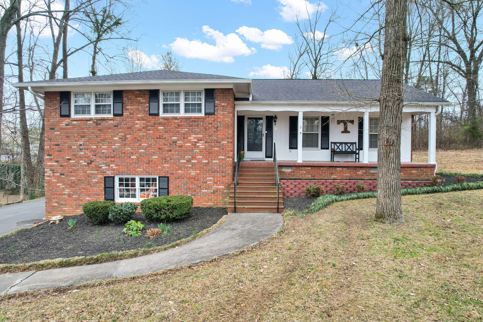 Property Photo: 2112 Oakland Drive NW TN 37311