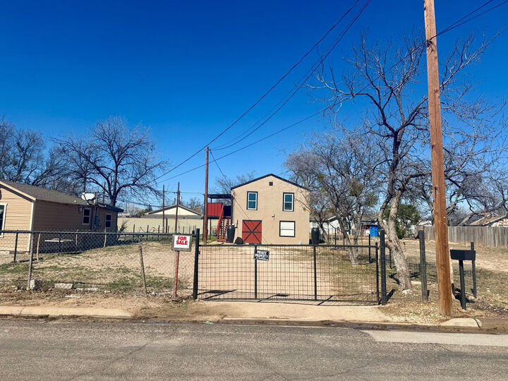 Property Photo:  1306 E 17th Street  TX 76903 