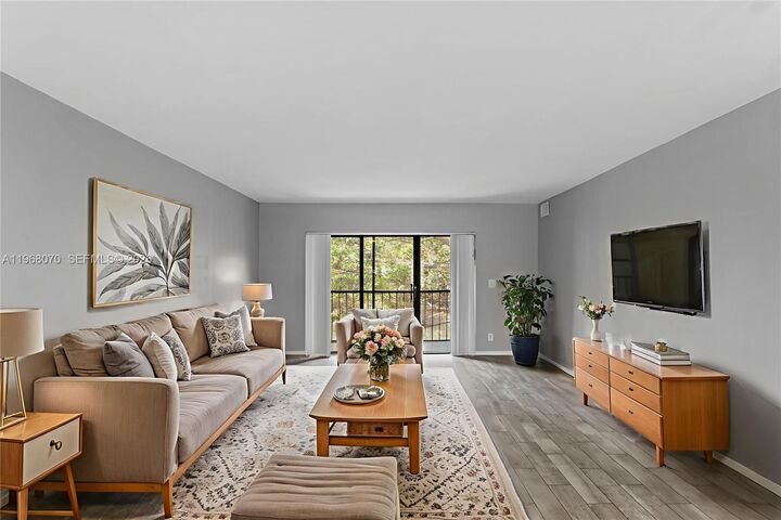 Property Photo:  201 Lakeview Dr 203  FL 33326 