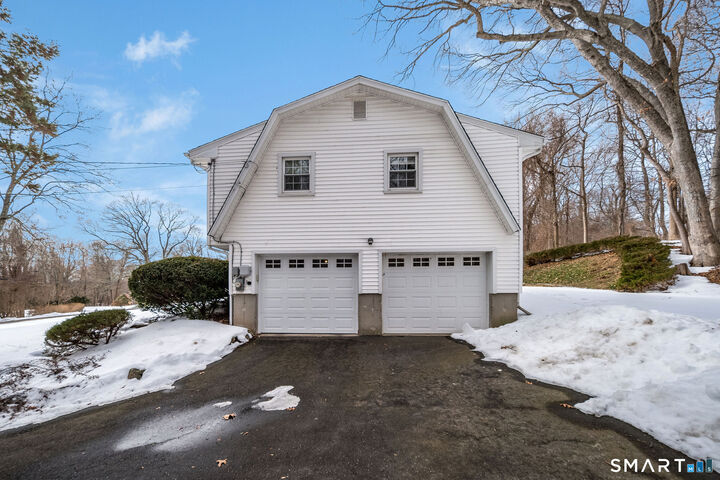 Property Photo: 162 Yankee Peddler Path CT 06443