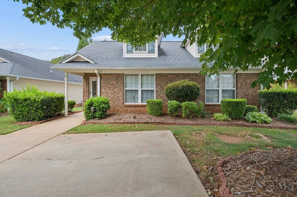 Property Photo:  32 Arbours West Ln Lane  SC 29369 