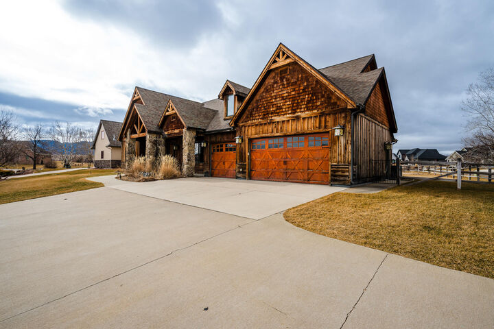 Property Photo:  10 Oak Tree Court  WY 82801 