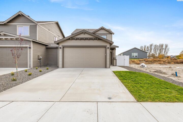 Property Photo:  7487 Grapevine Ct  WA 99353 
