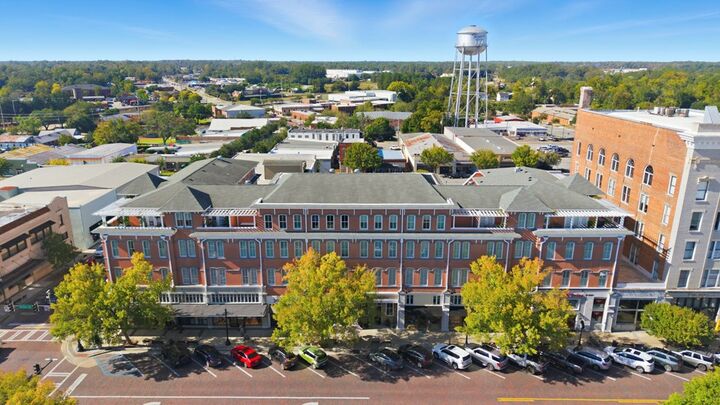 Property Photo: 111 N Broad St 401 GA 31792