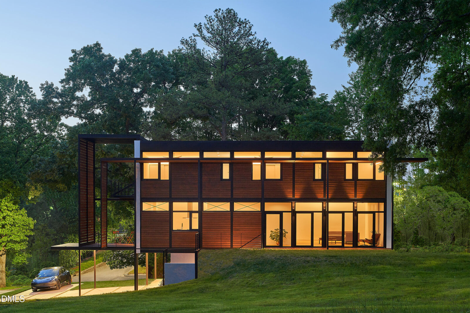 Property Photo:  922 Tower Street  NC 27607 