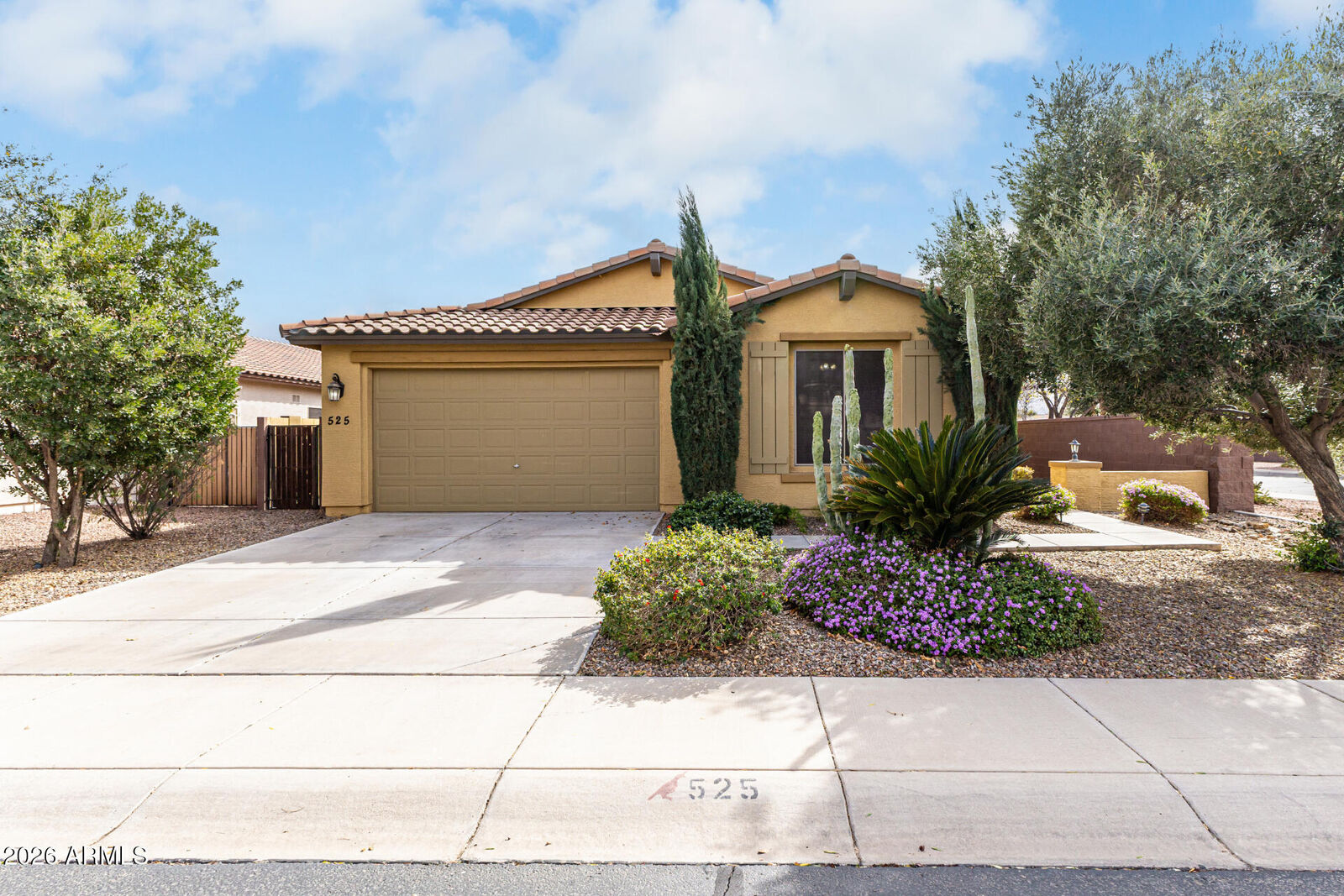Property Photo:  525 W Reeves Avenue  AZ 85140 