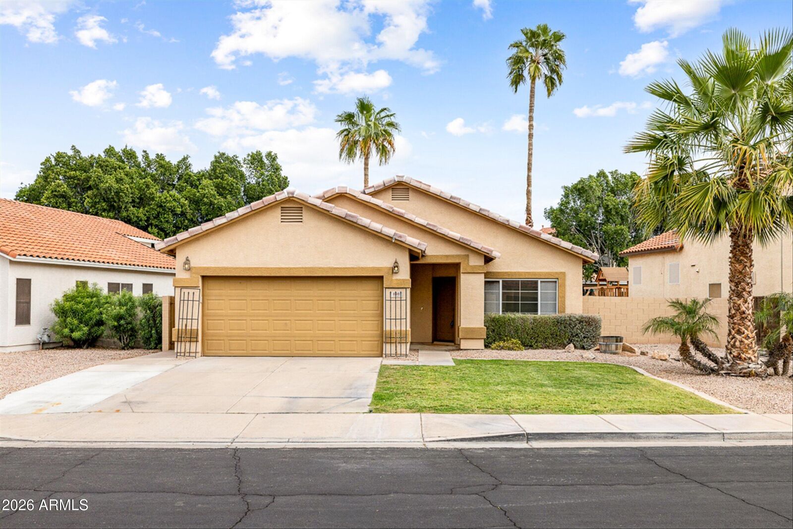 Property Photo:  898 W Tremaine Avenue  AZ 85233 