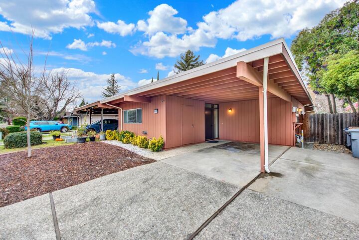 Property Photo:  607 Hermosa Place  CA 95616 