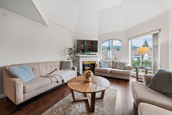 Photo de la propriété:  1220 Lasalle Place 413  BC V3B 7L6 