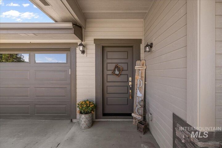 Property Photo:  12719 W Hidden Point Drive  ID 83669 