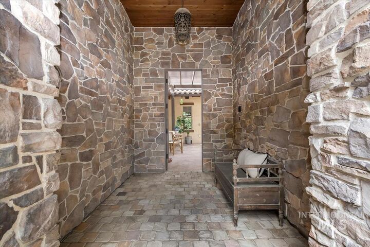 Property Photo: 966 W Watersford Dr. ID 83616