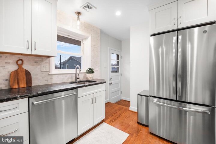 Property Photo:  2504 Kenilworth Street N  VA 22207 