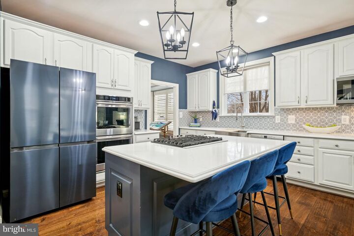 Property Photo: 22833 Highcrest Circle VA 20148