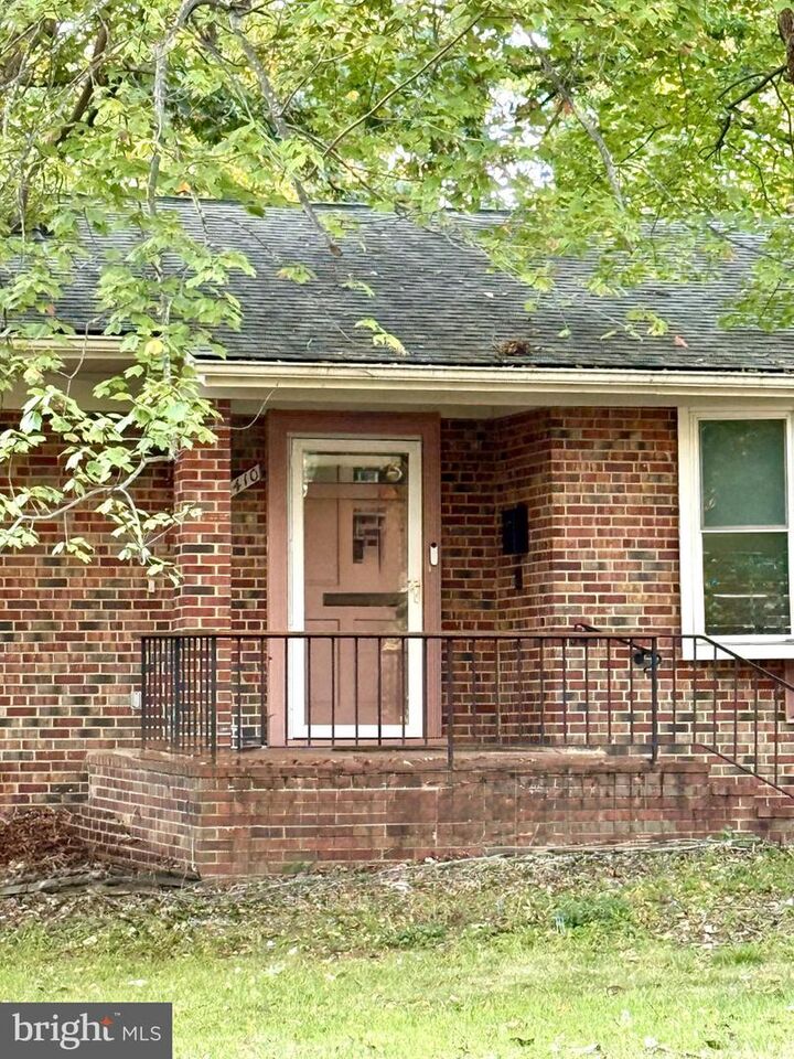 Property Photo:  2410 Drexel Street  VA 22180 