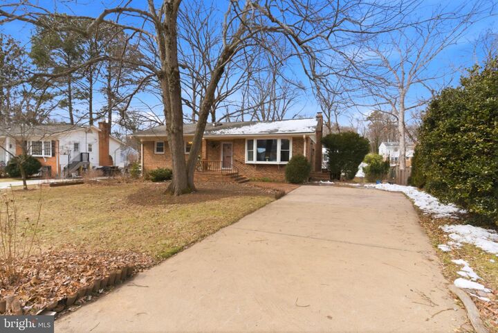 Property Photo: 2410 Drexel Street VA 22180