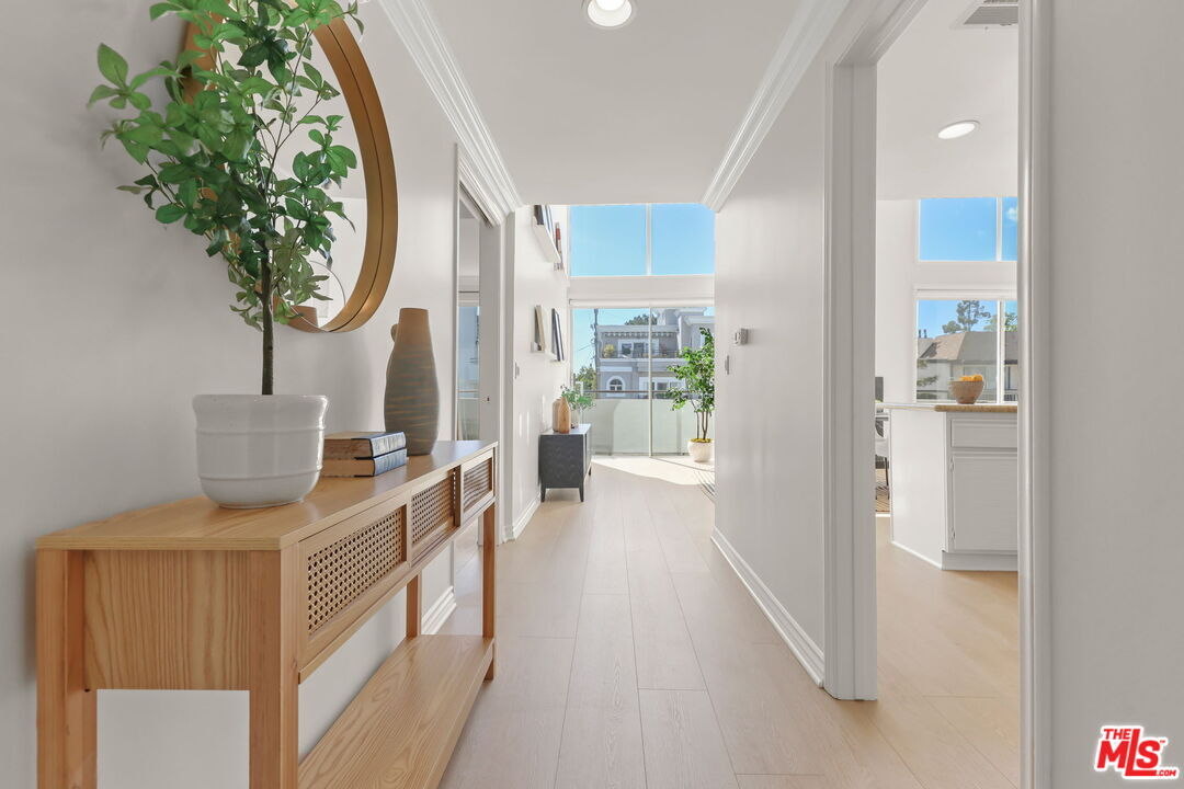 Property Photo:  1164 Wellesley Ave  CA 90049 