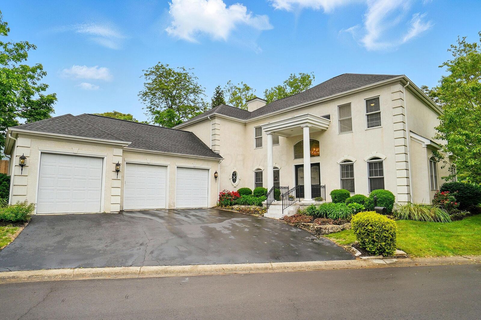 Property Photo:  1940 Scioto Pointe Drive  OH 43221 