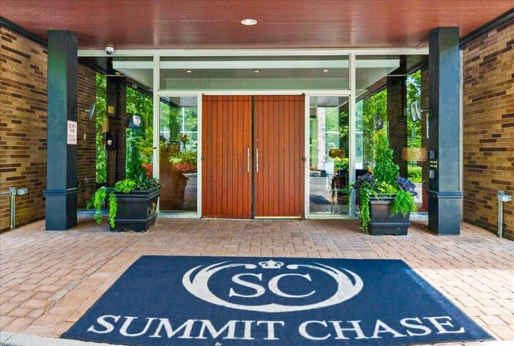 Property Photo:  1000 Urlin Avenue Avenue  OH 43212 