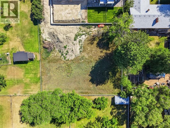 Photo de la propriété:  5888 Dallas Drive  BC V2C 4X2 