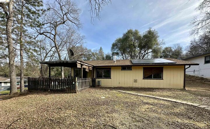Property Photo: 19046 Digger Pine St CA 95321