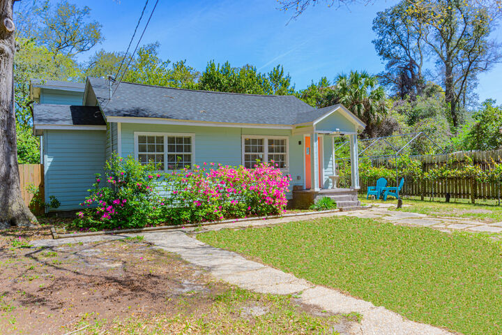 Property Photo:  10 N Jamaica Street  FL 32507 