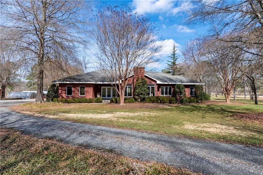 Property Photo: 6414 Highway 136 W GA 30175