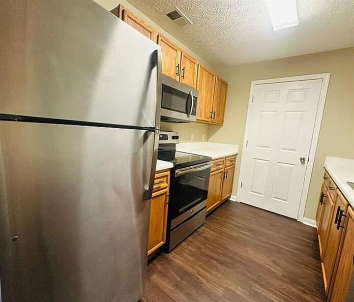 Property Photo:  3221 Fairington Drive  GA 30038 