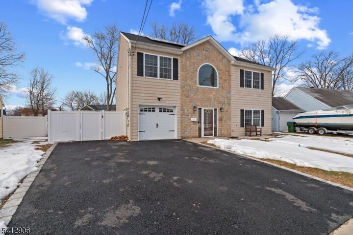 Property Photo: 7 Dobson Rd NJ 08817