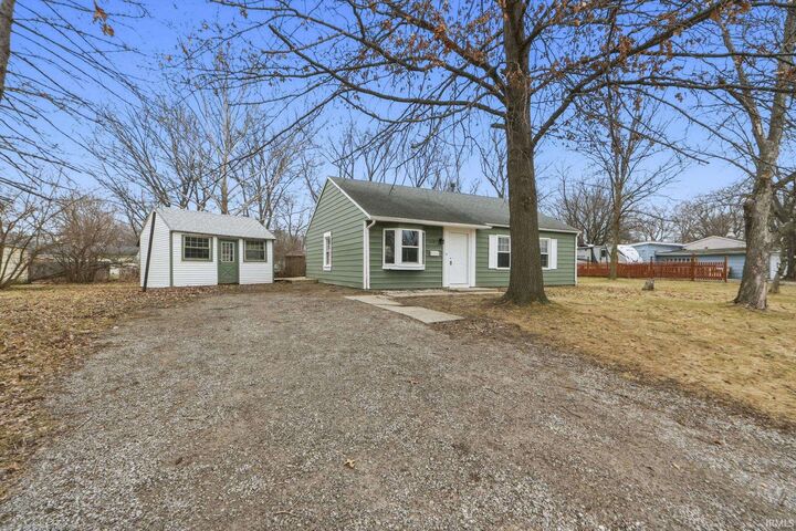 Property Photo:  225 Dunbar Lane  IN 46816-3523 