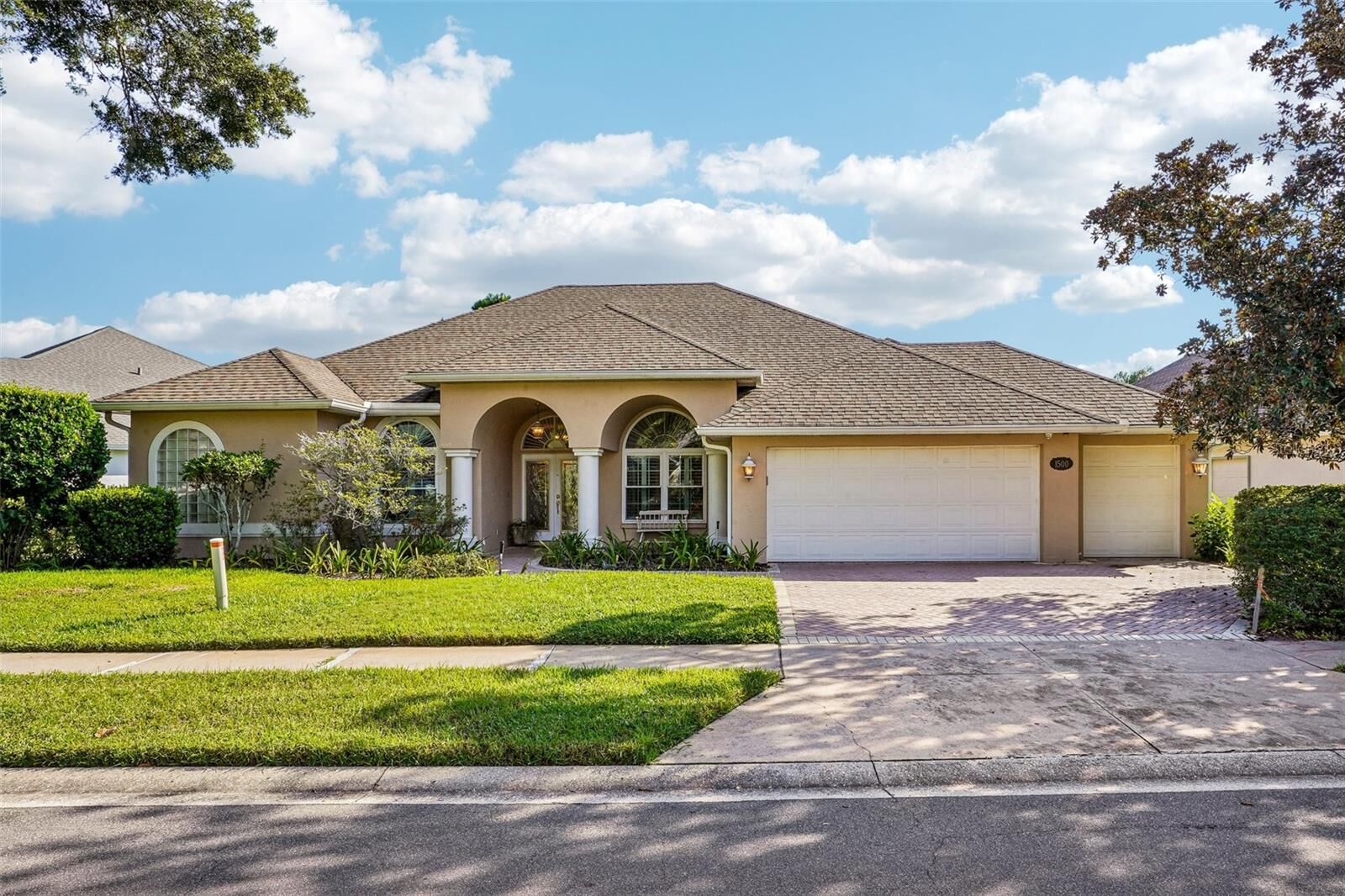 Property Photo:  1500 Edgewater Drive  FL 32757 