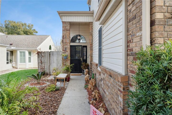 Property Photo: 5437 Wincrest Court FL 32812