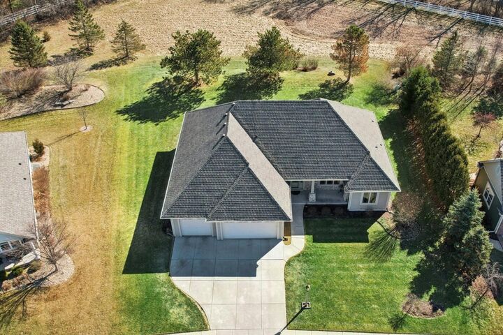 Property Photo:  987 Prairieview Cir  WI 53066 