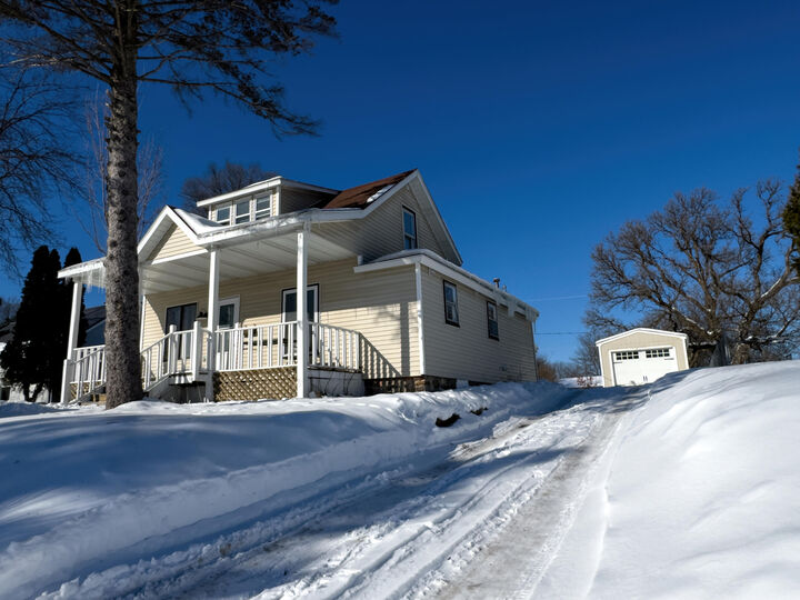 Property Photo:  544 W Upton Avenue  MI 49677 