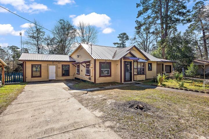 Property Photo:  121 Hasley St  TX 75961 