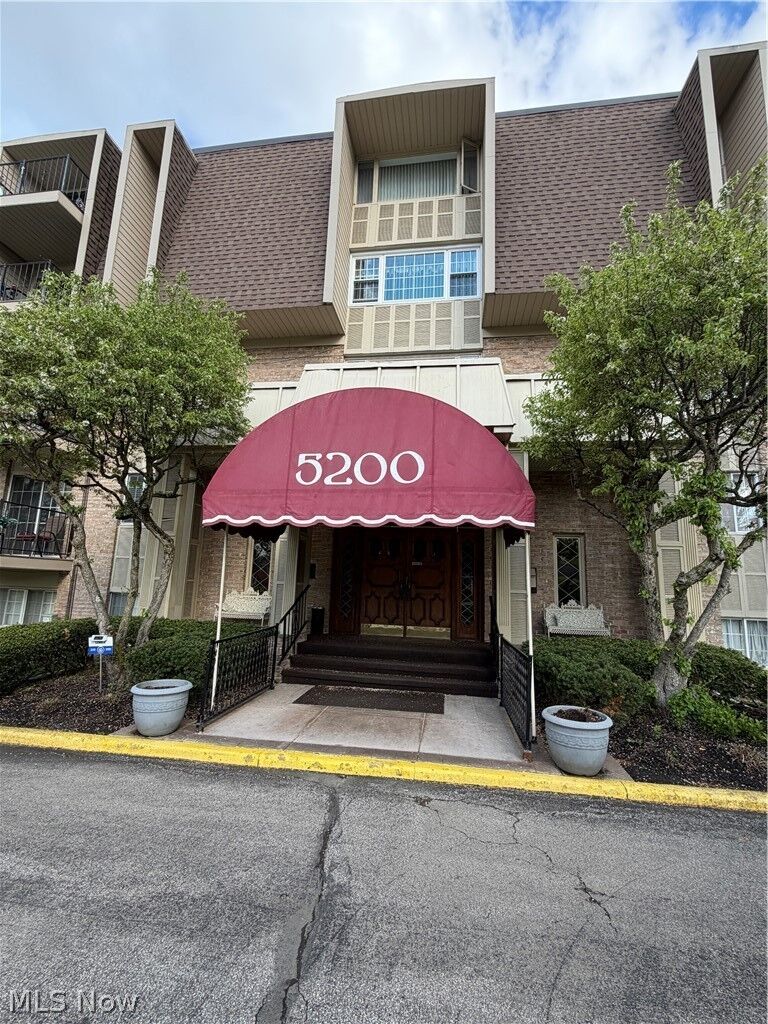 Property Photo: 5200 West Boulevard 505 OH 44512